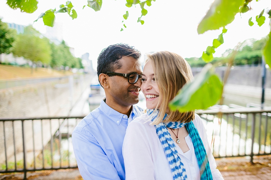 engagementshooting-paarfotos-duesseldorf-hafen-industriehafen-hyatt-gehry-bauten-innenhafen-container-fernsehturm-hochzeitsfotografin-aachen-geilenkirchen-heinsberg-koeln-eschweiler-blog_017