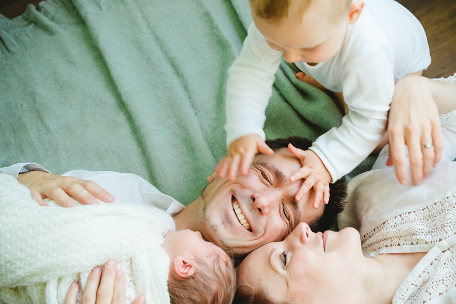 fotografin-newbornshooting-neugeborenes-babyshooting-babyfotos-schwangerschaftsshooting-aachen-herzogenrath-uebach-palenberg-geilenkirchen-koeln-duesseldorf-heinsberg-nrw-blog_027